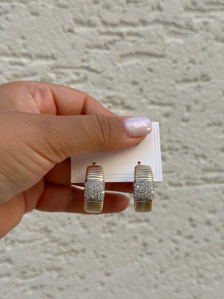 Gold taş detaylı küpe