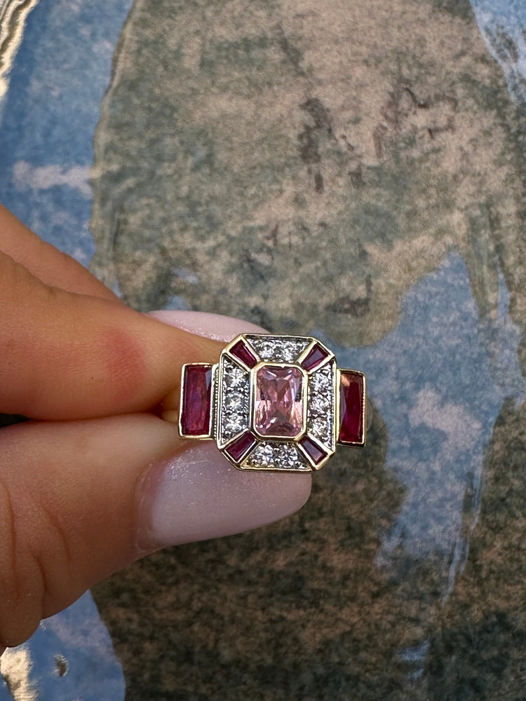 Pembe taş detaylı yüzük