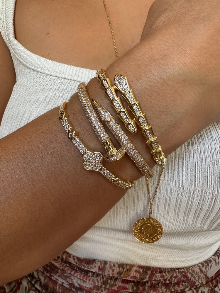 Gold taşlı yılan desenli bileklik