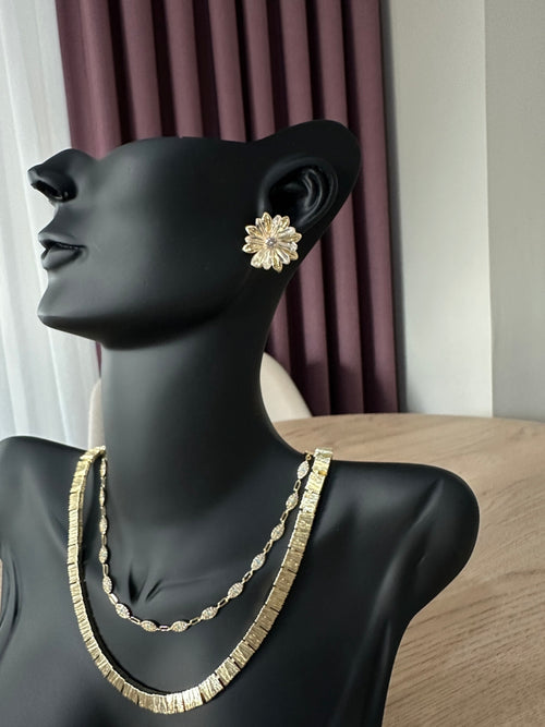 Gold çiçekli küpe