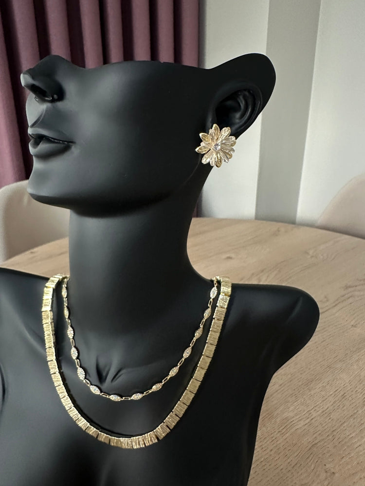 Gold çiçekli küpe