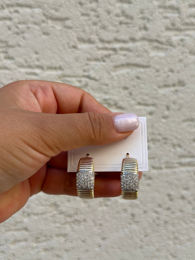 Gold taş detaylı küpe