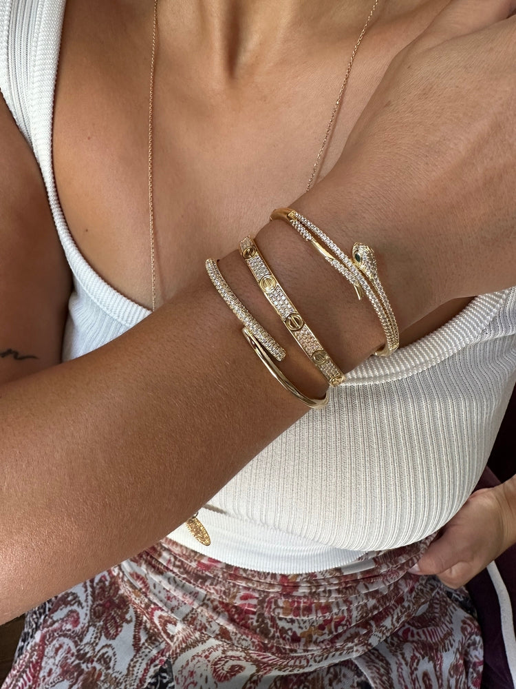 Gold kelepçeli taşlı bileklik