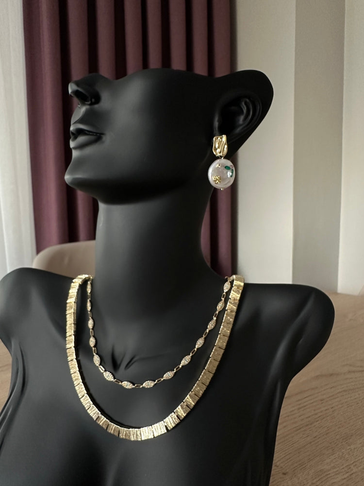 İnci Çiçek motifli küpe