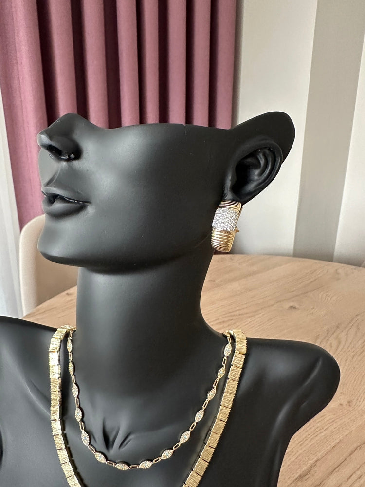 Gold taş detaylı küpe