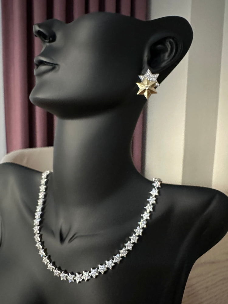 Gold taş detaylı yıldız küpe